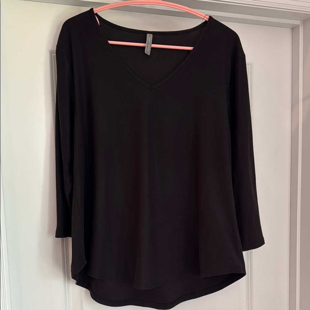 Last Tango  Black V-Neck Women's Top Large